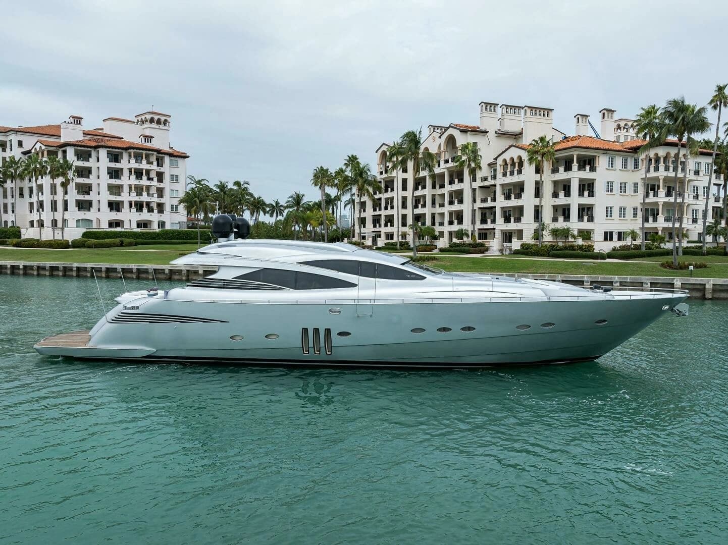 2009 Pershing 90 Express - photo 1 of 51