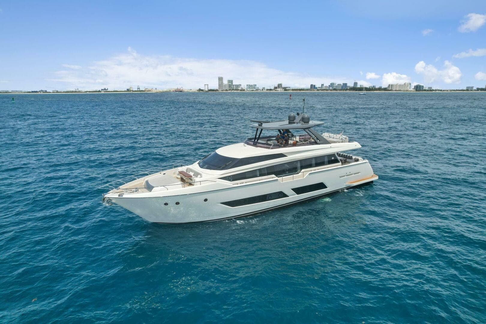 2021 Ferretti Yachts 850