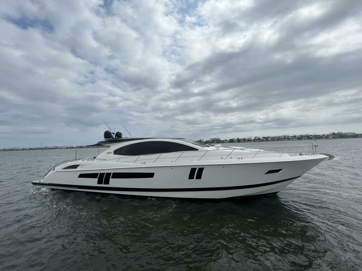 2009 Lazzara Yachts LSX 75 - photo 1 of 37