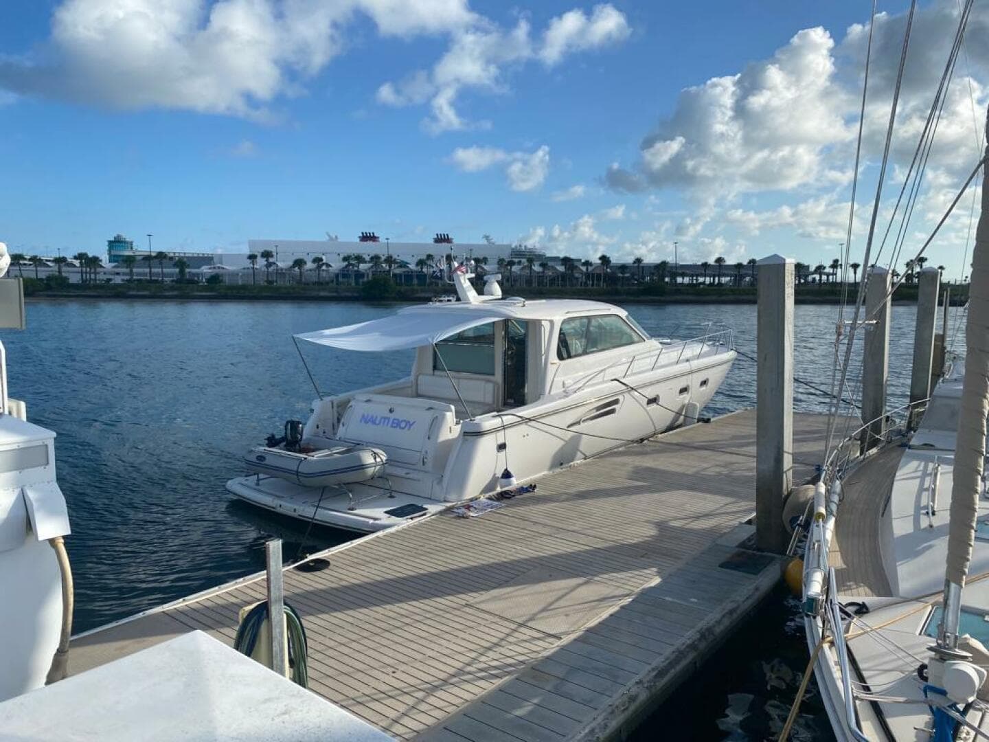 2004 Tiara Sport Sovran Salon