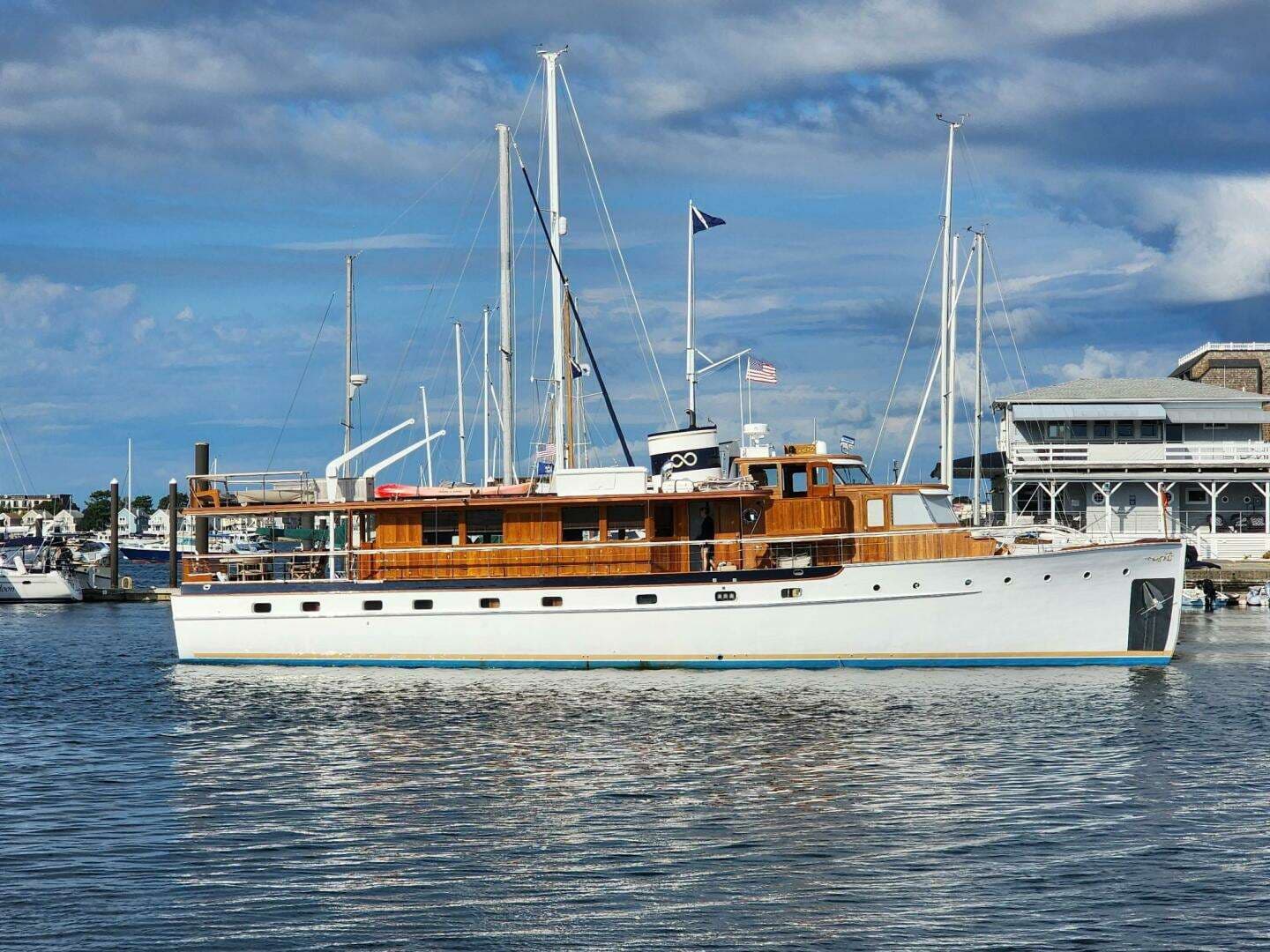 1947 Trumpy Raised Pilot House - photo 1 of 24