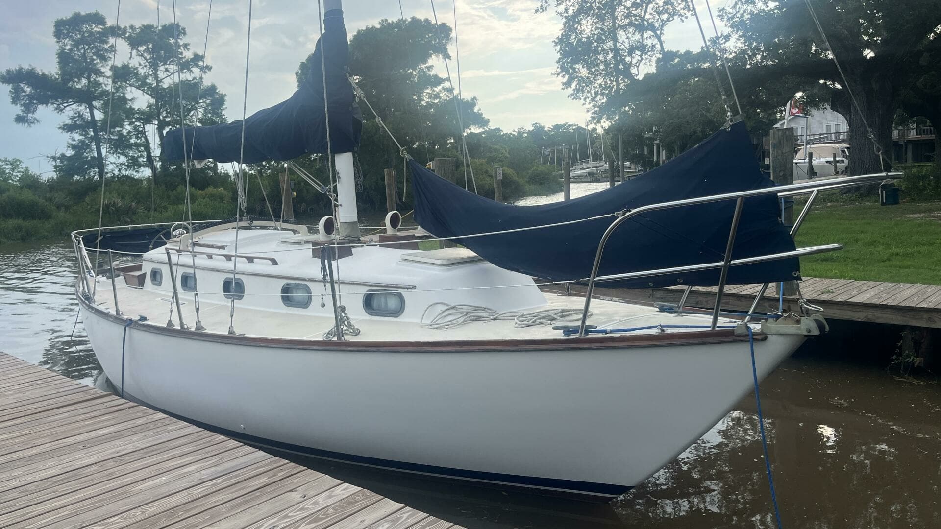 1981 Cape Dory - photo 1 of 25
