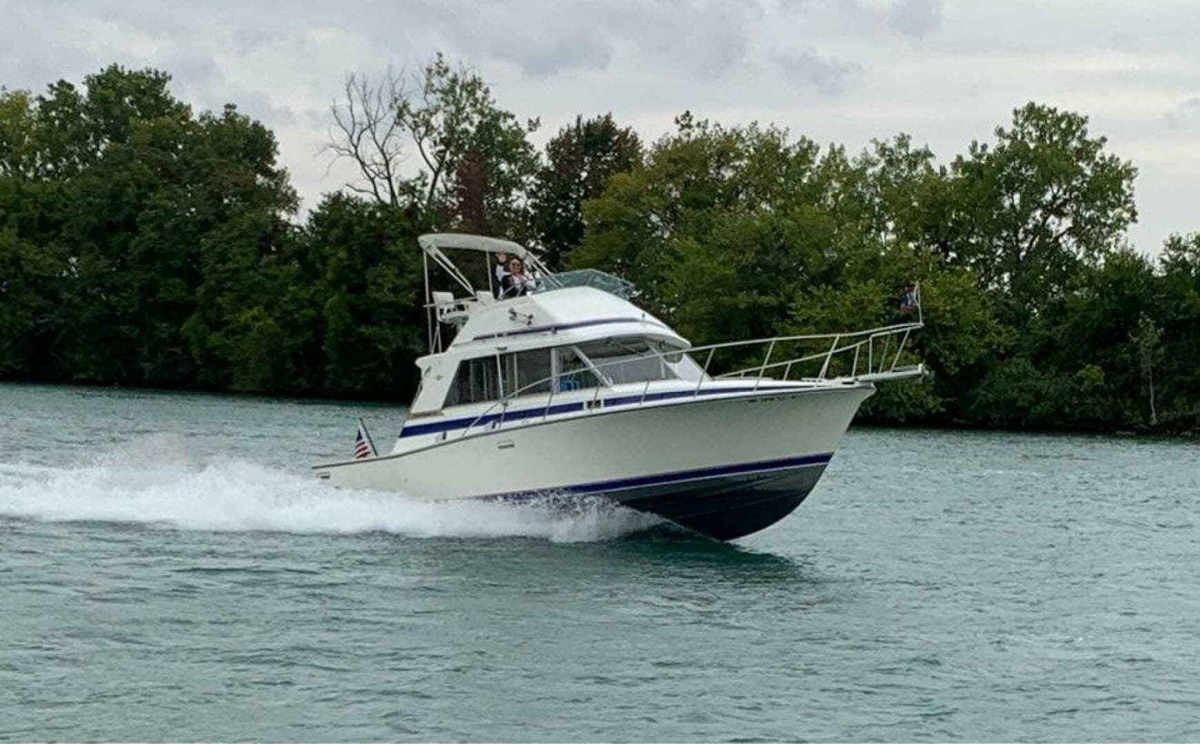 1983 Bertram 33 Flybridge Cruiser - photo 1 of 34