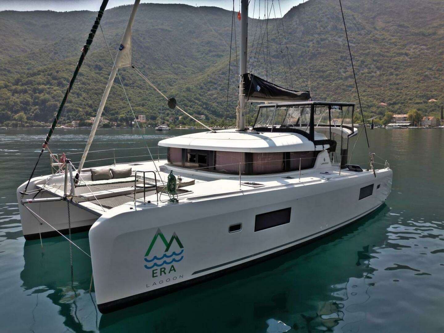 2022 Lagoon - photo 1 of 53