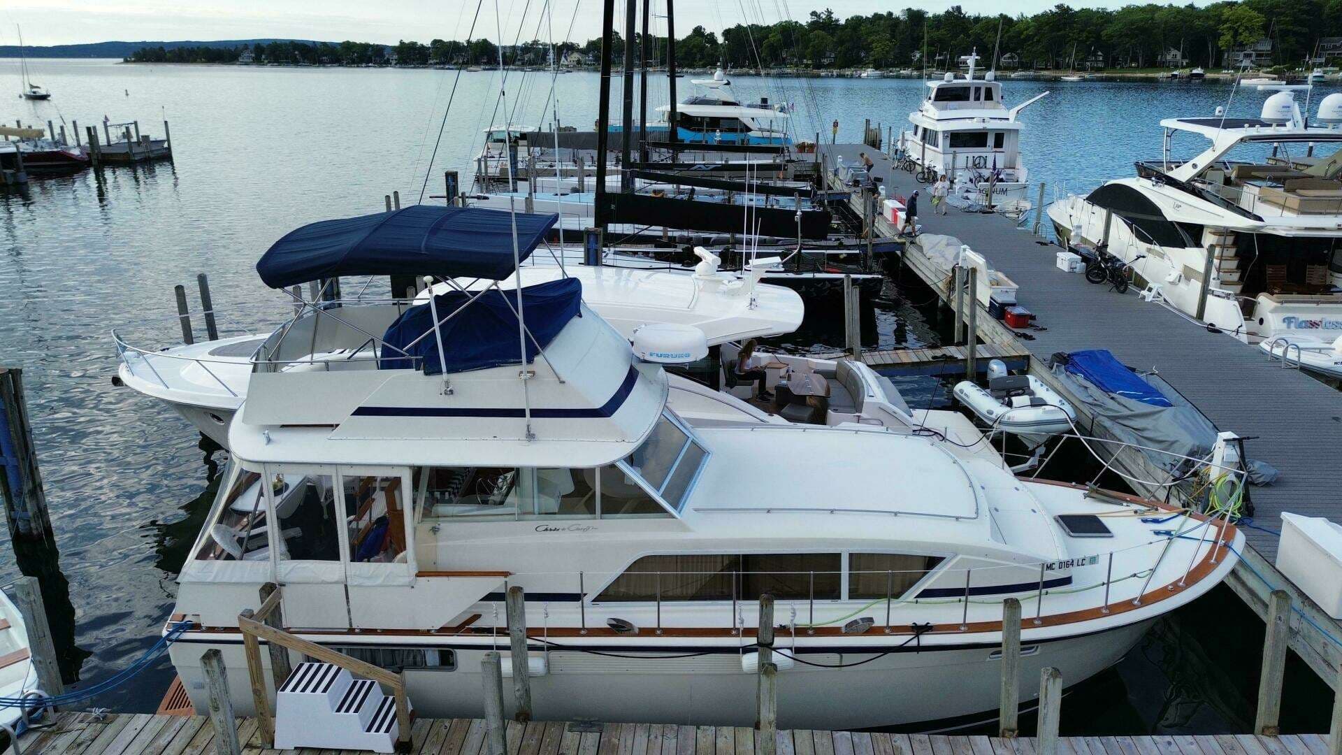 1978 Chris-Craft 410 Motor Yacht - photo 1 of 24