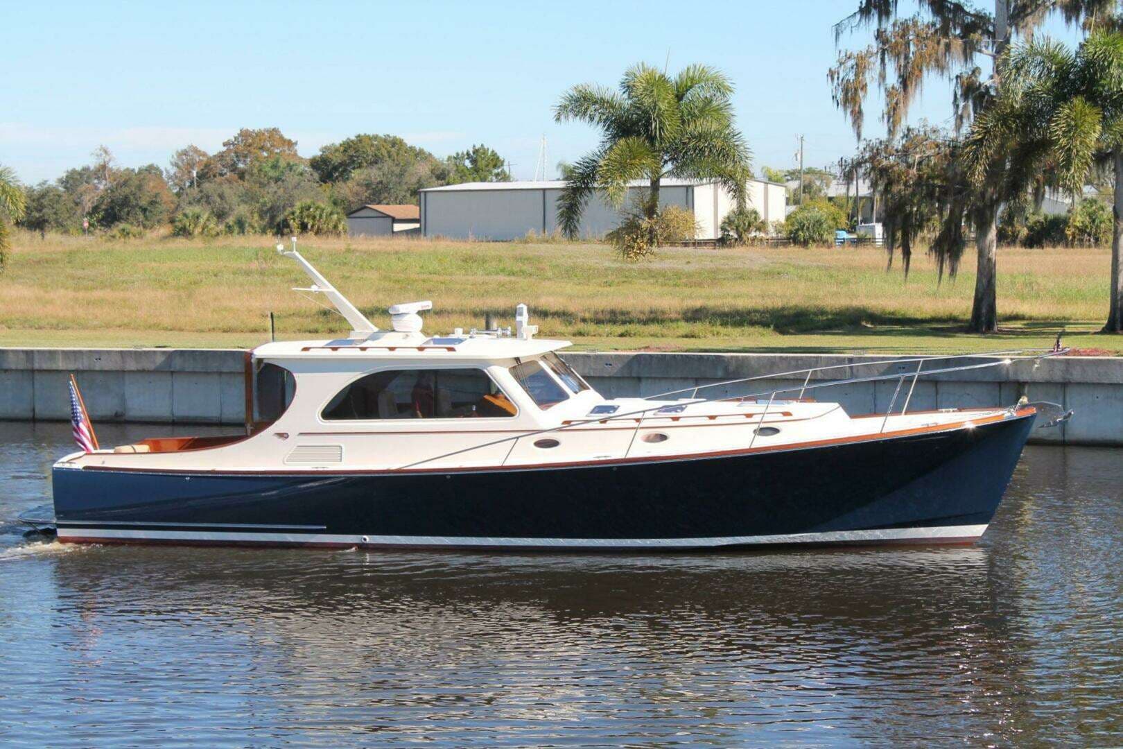 2005 Hinckley Talaria 44 Motor Yacht - photo 1 of 25