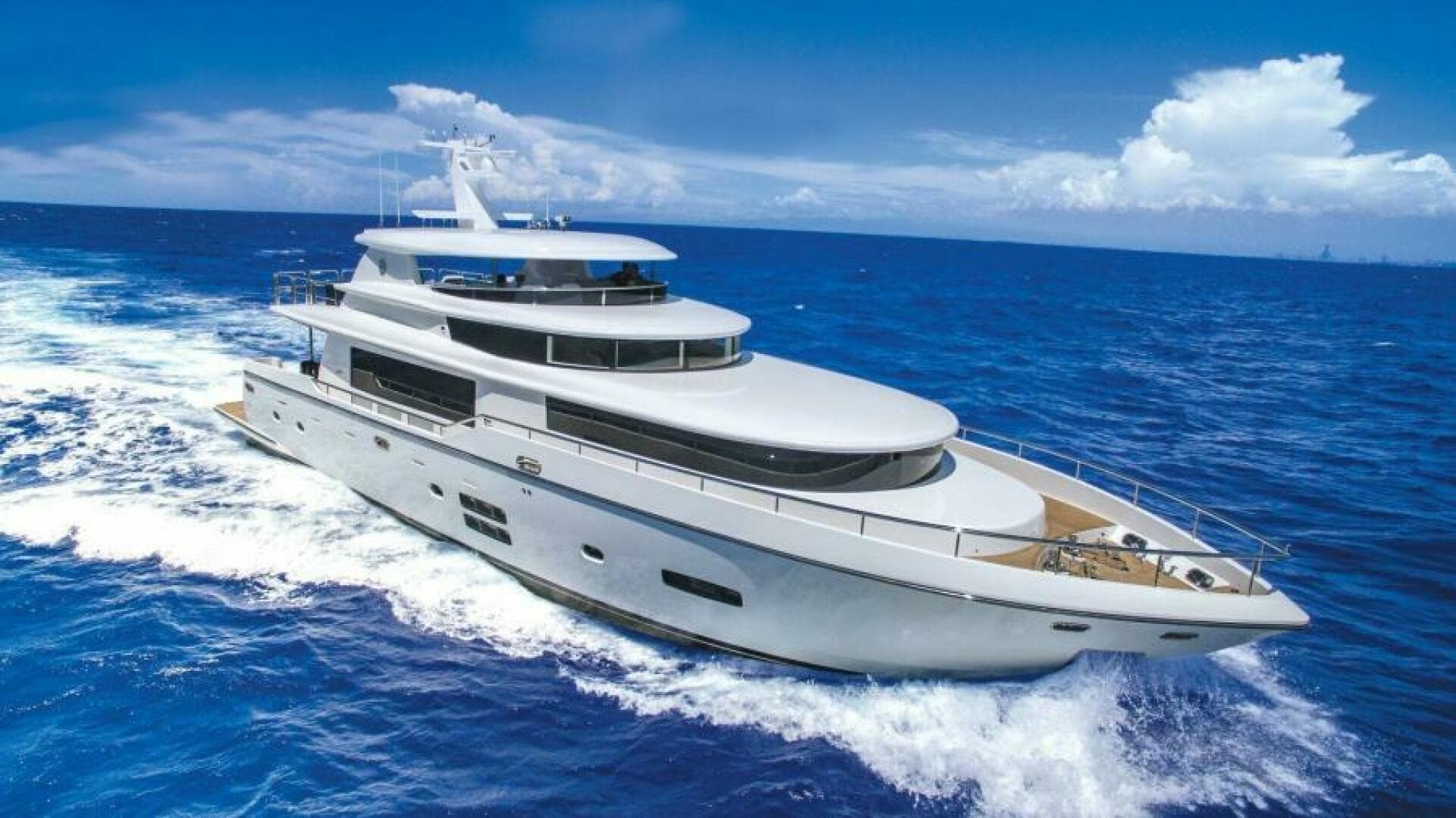 2027 Johnson Flybridge w/Hydraulic Platform