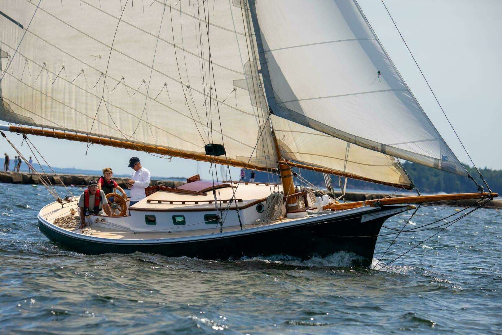 1965 Custom-Craft Friendship Sloop - photo 1 of 13