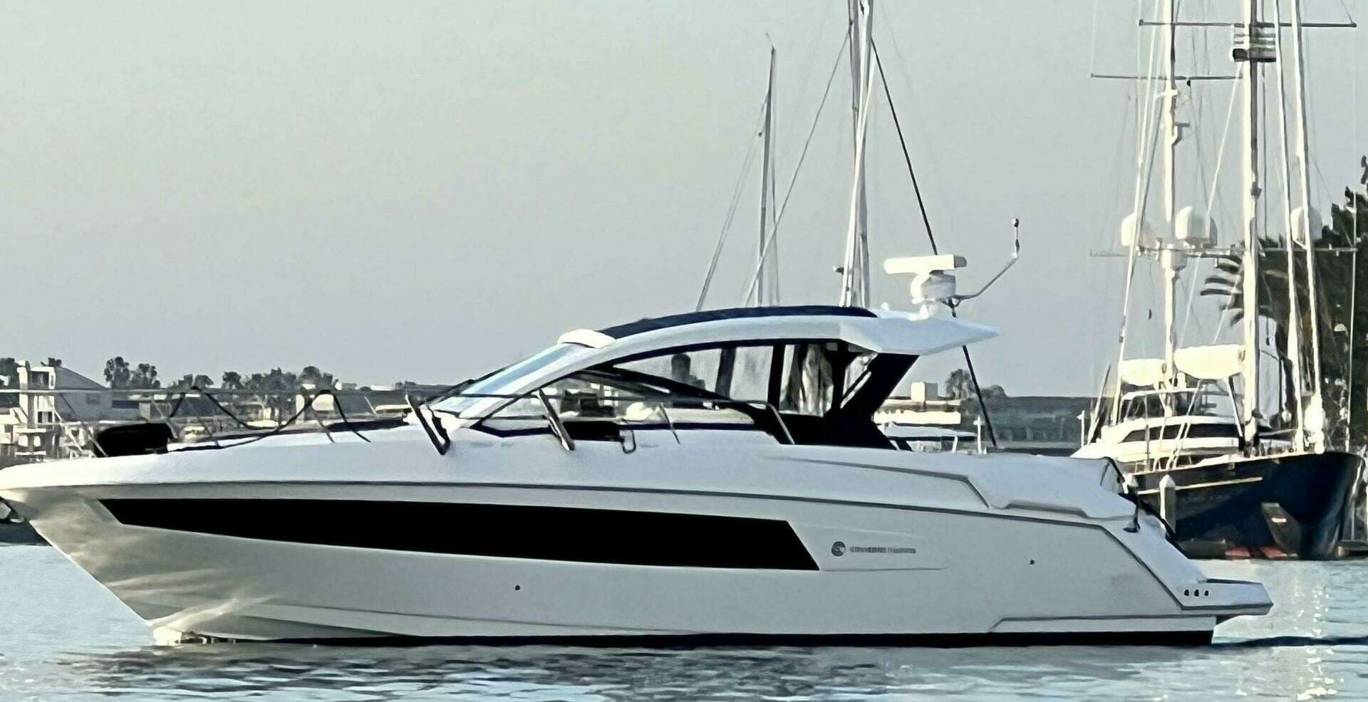 2017 Cruisers Yachts 390 Express Coupe - photo 1 of 81