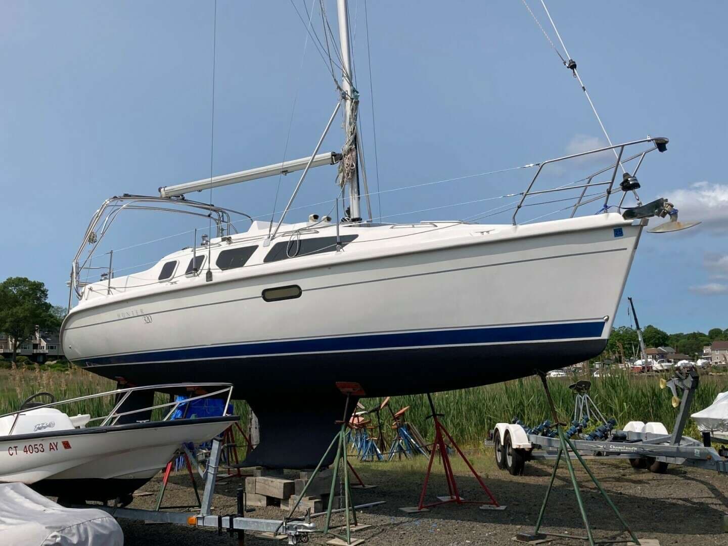 2000 Hunter 320 - photo 1 of 19