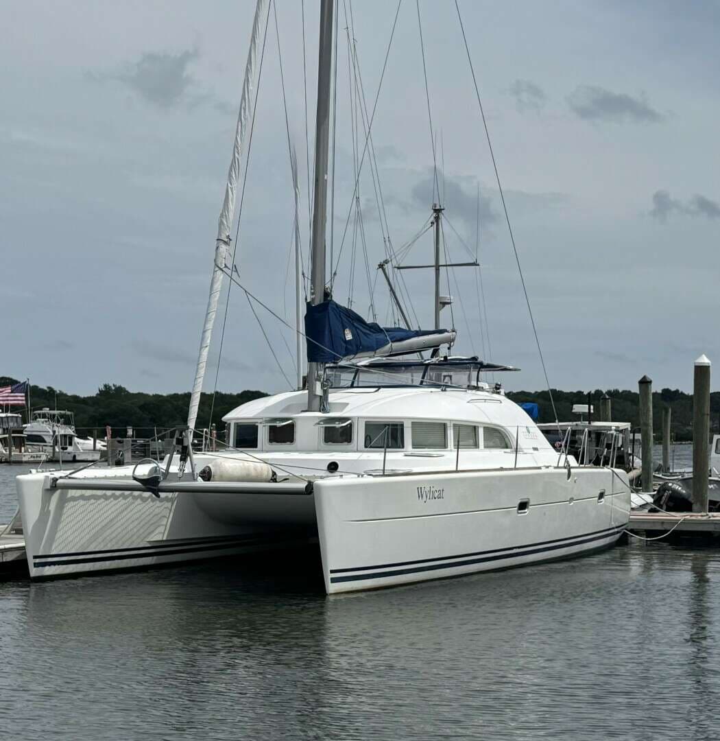 2000 Lagoon 380 - photo 1 of 34