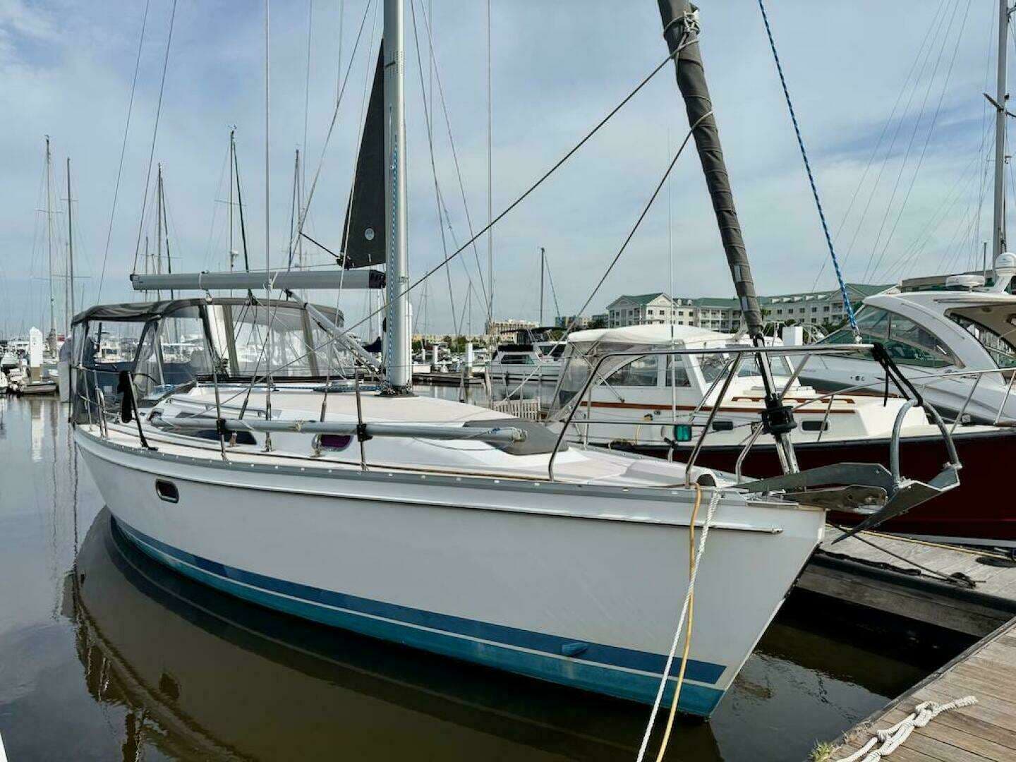 2011 Catalina 355 - photo 1 of 44