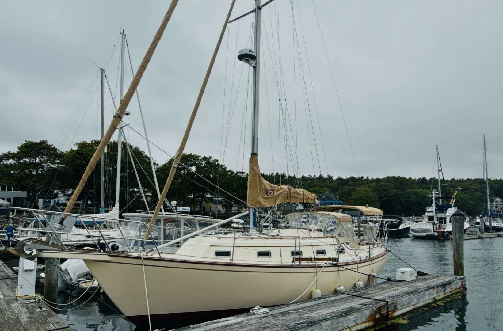 1992 Island Packet 32 - photo 1 of 22
