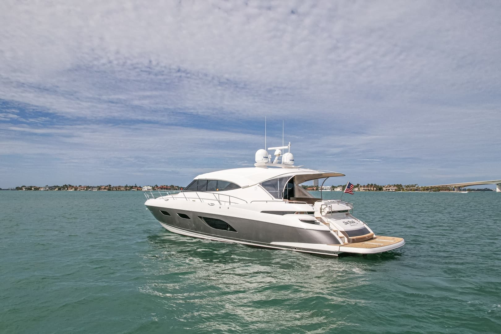 2015 Riviera 6000 Sport Yacht