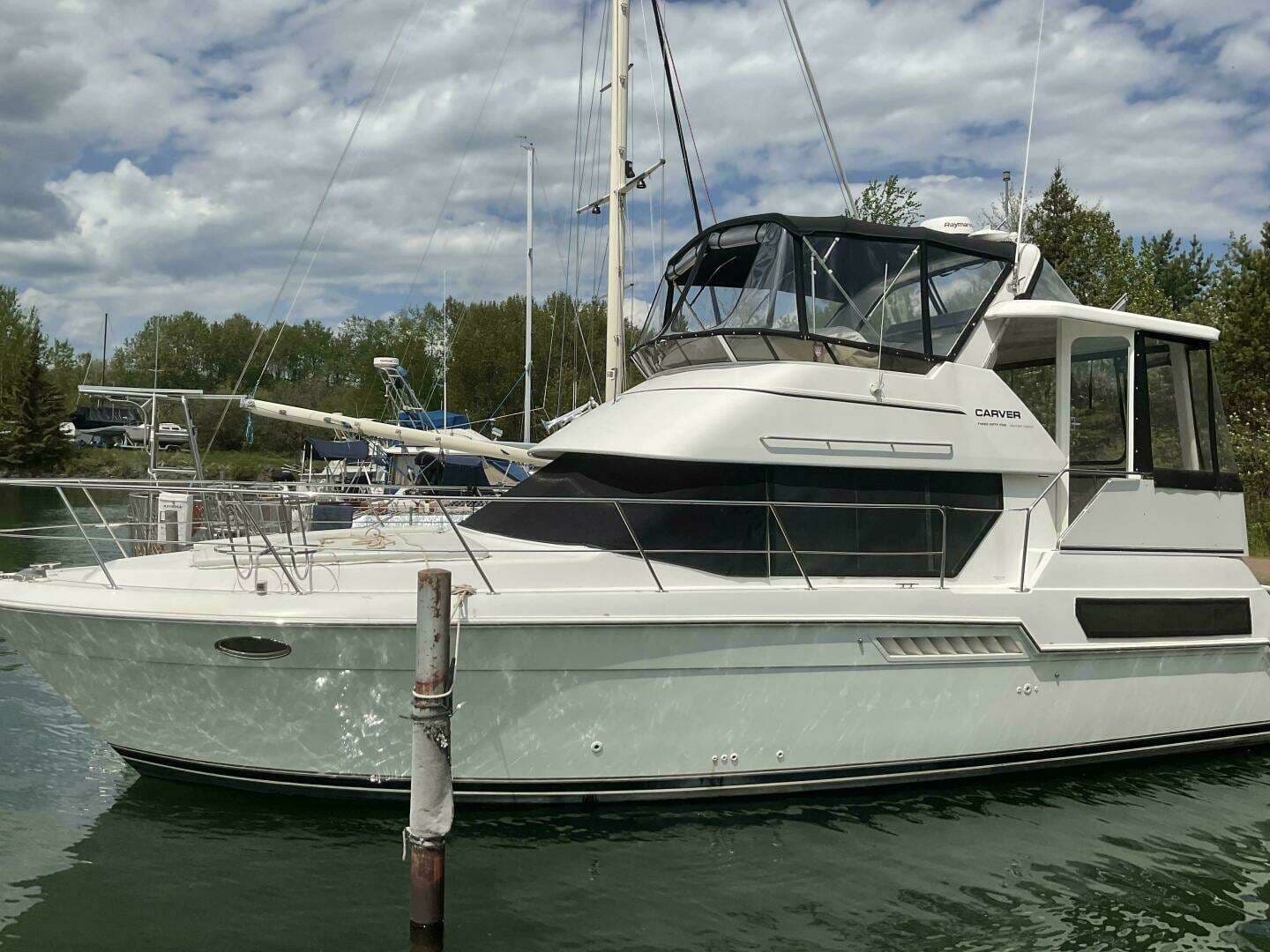 1998 Carver 355 Aft Cabin - photo 1 of 15