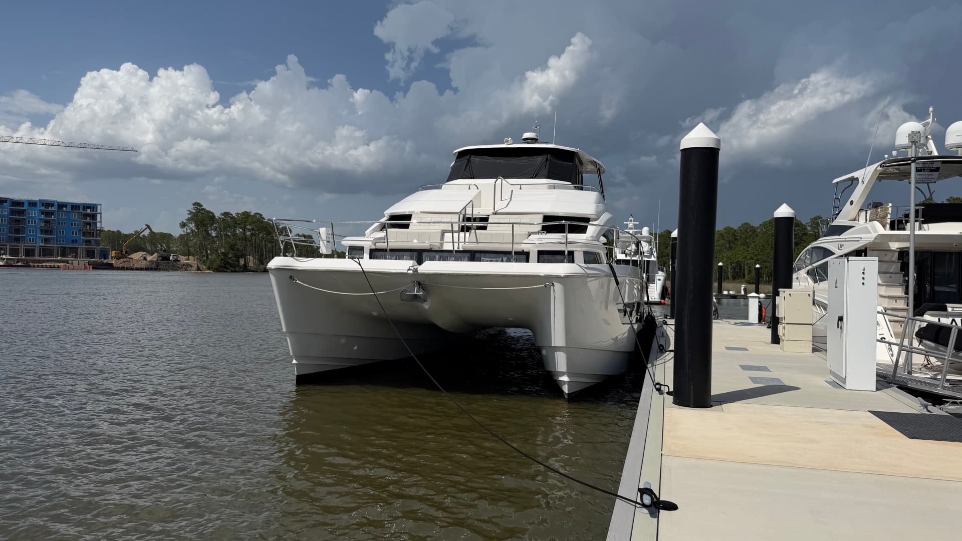 2025 Aquila 54 ENCLOSED BRIDGE