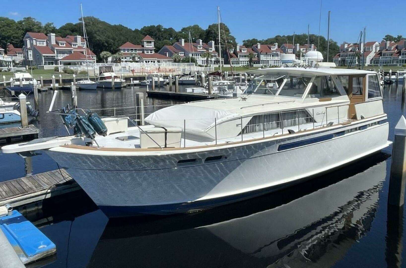 1969 Chris-Craft 47 Commander - photo 1 of 40