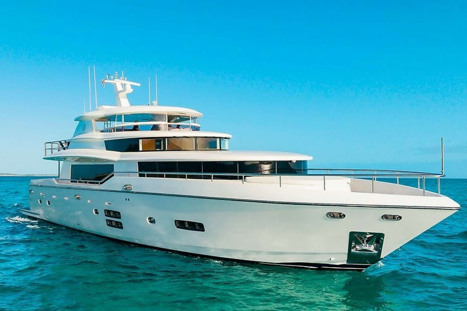 2017 Johnson 93 Flybridge - photo 1 of 133