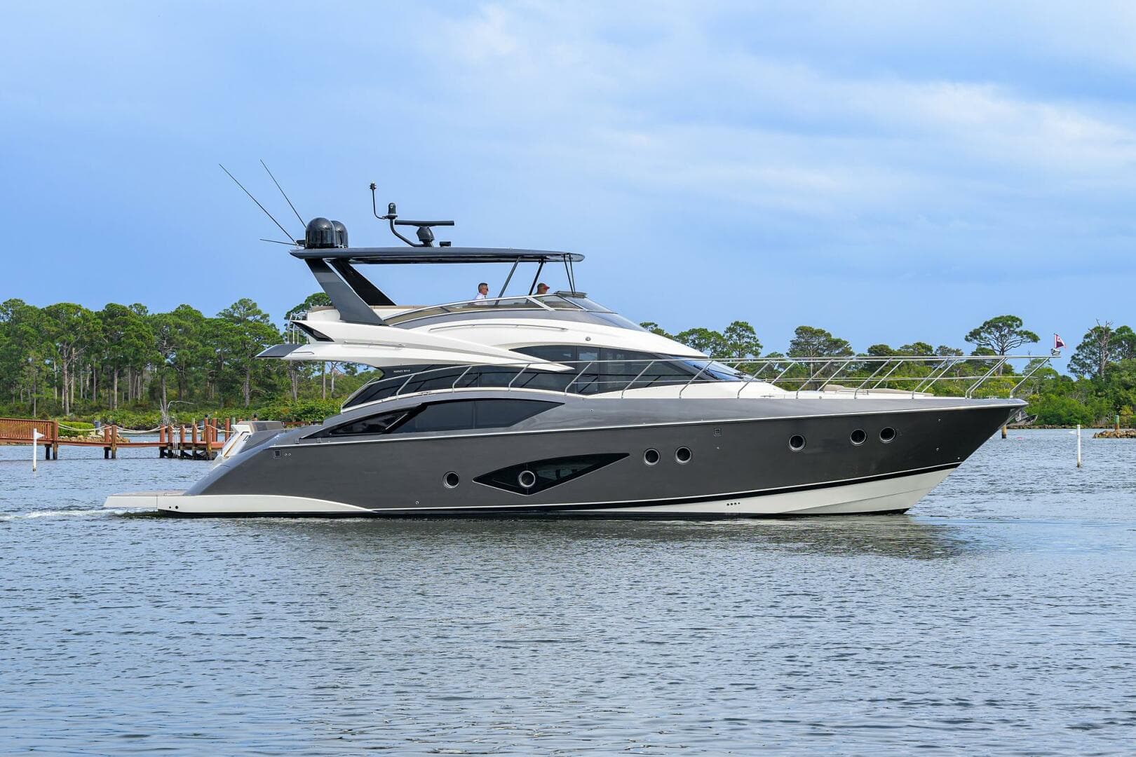 2016 Marquis 660 Sport Yacht