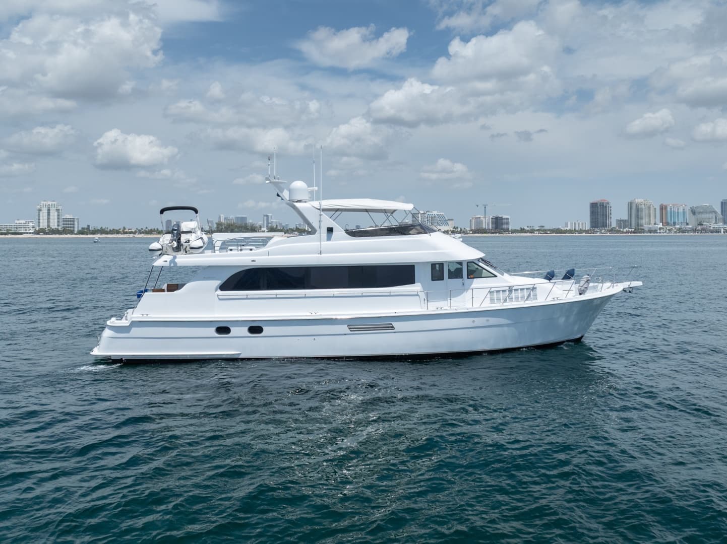 2000 Hatteras 75 Sport Deck