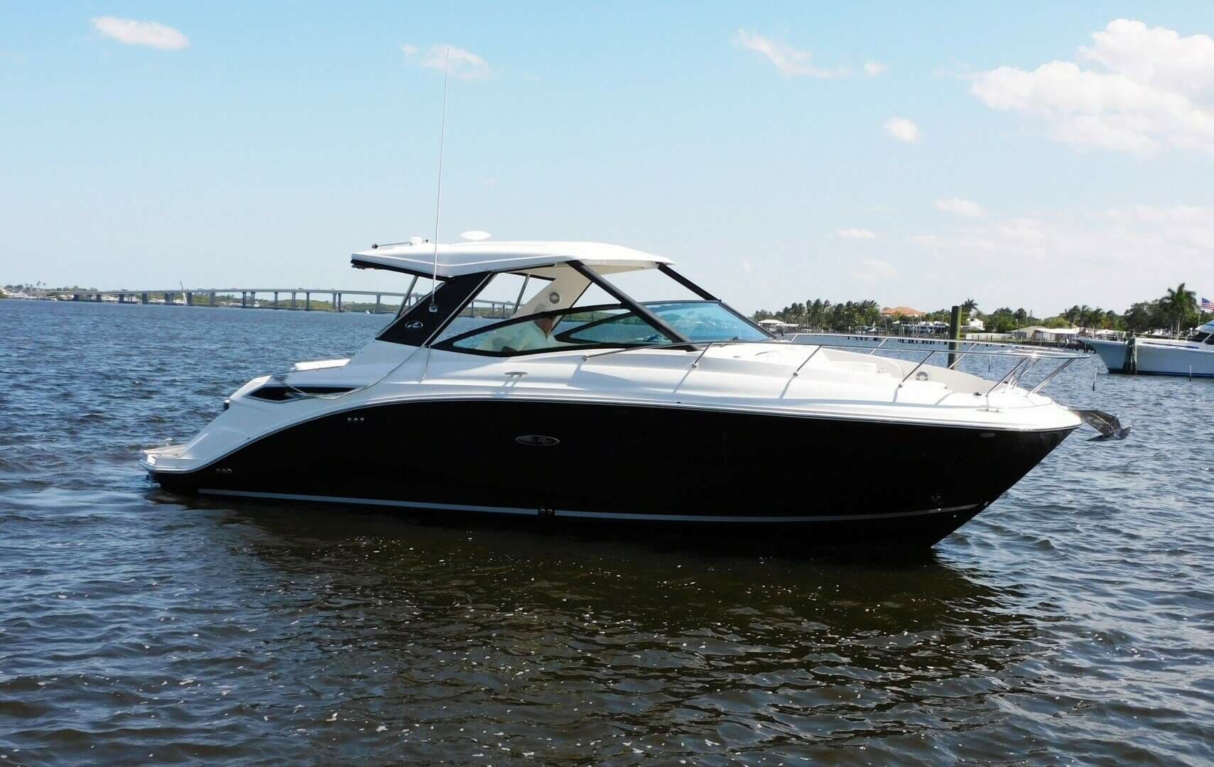 2018 Sea Ray Sundancer 320 - photo 1 of 39