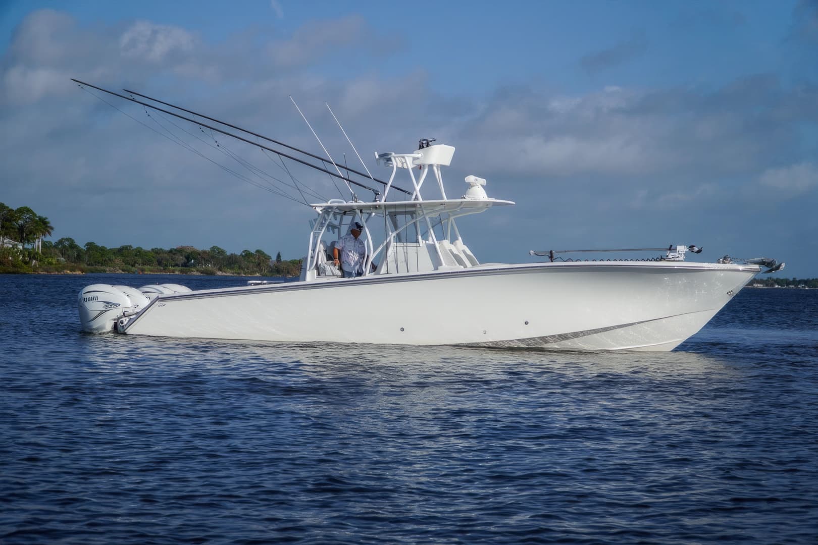 2022 Sea Hunter 41 CTS - photo 1 of 40