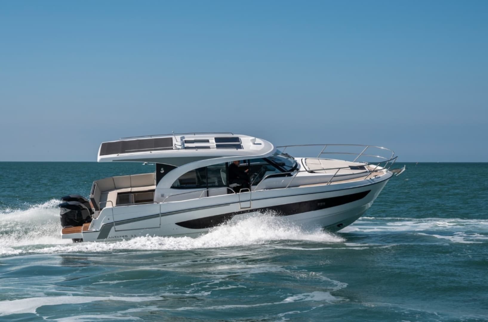 2023 Beneteau Antares 11 - photo 1 of 9