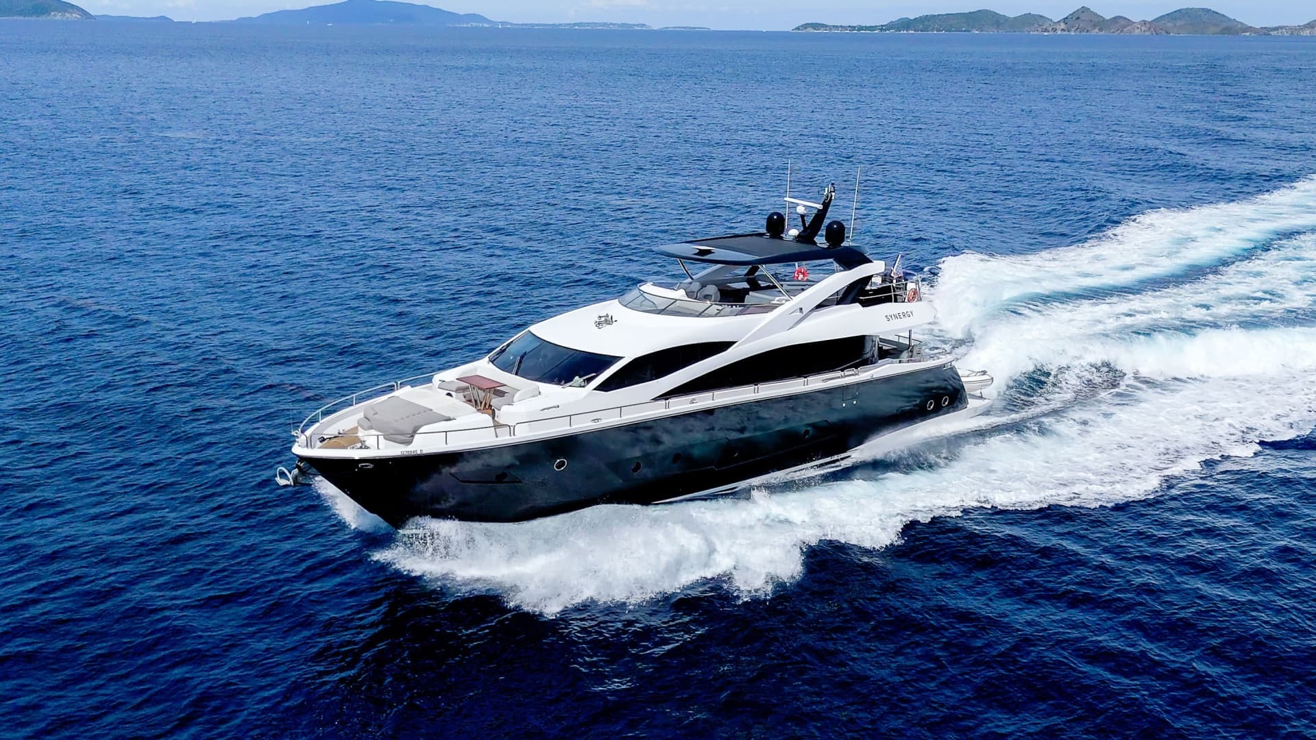 2017 Sunseeker 86 Yacht