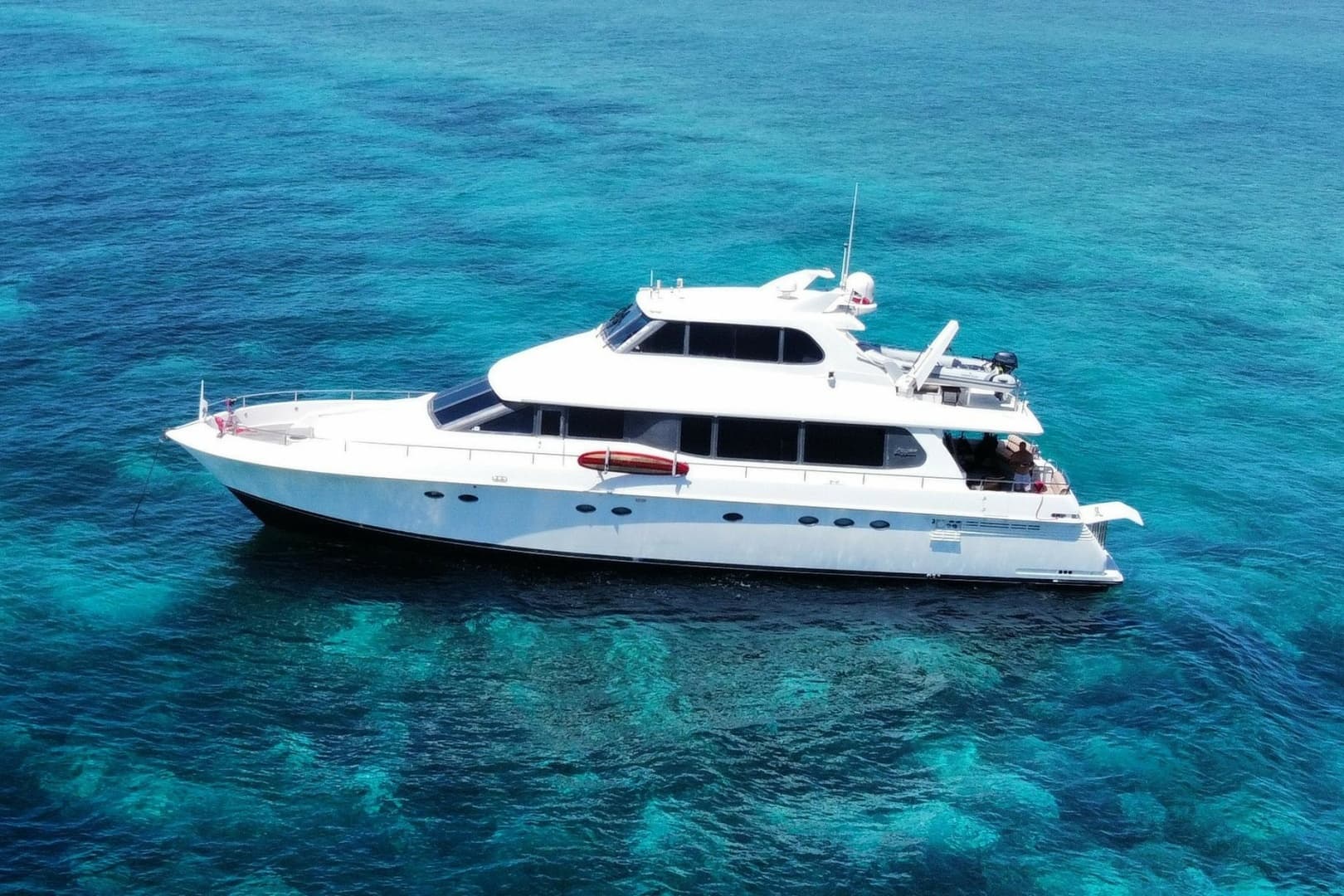 1998 Lazzara Yachts 76 Skylounge Grand Salon - photo 1 of 134