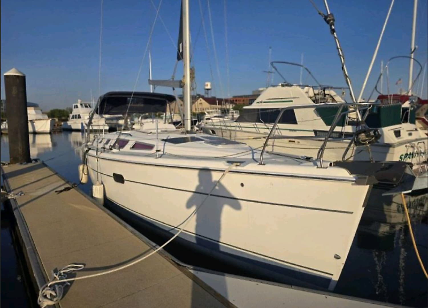 2005 Hunter 36 - photo 1 of 3