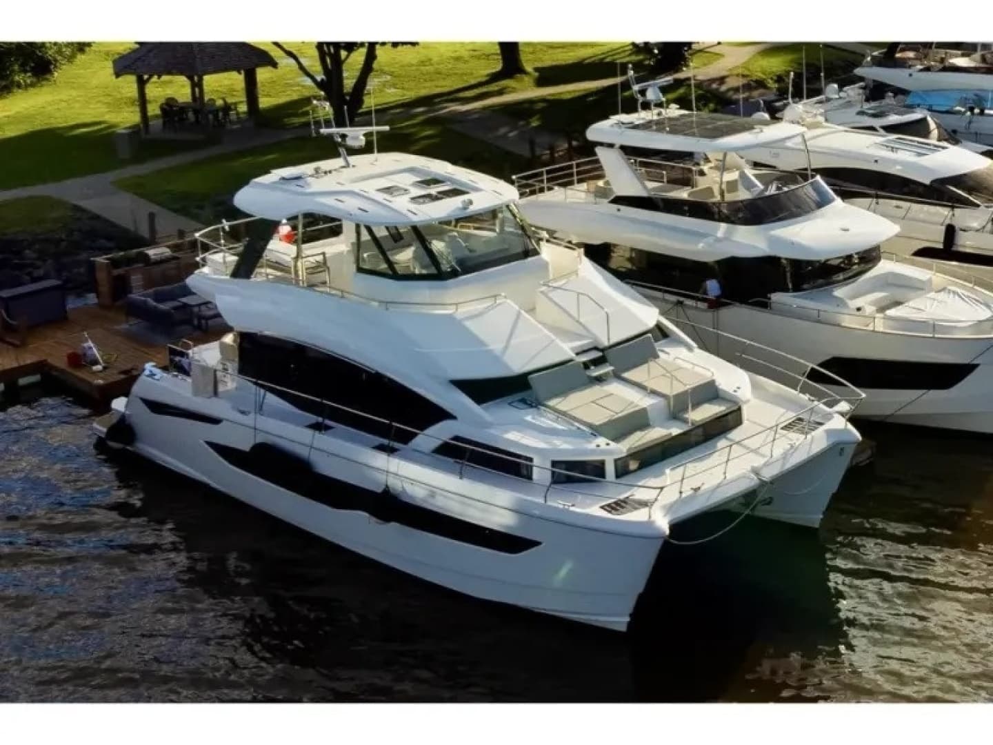 2024 Aquila 54 YACHT