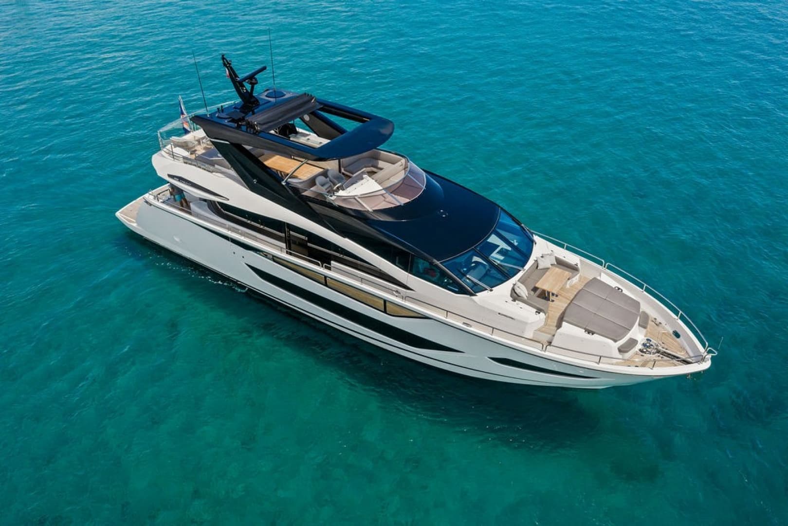 2026 Sunseeker 88 Yacht
