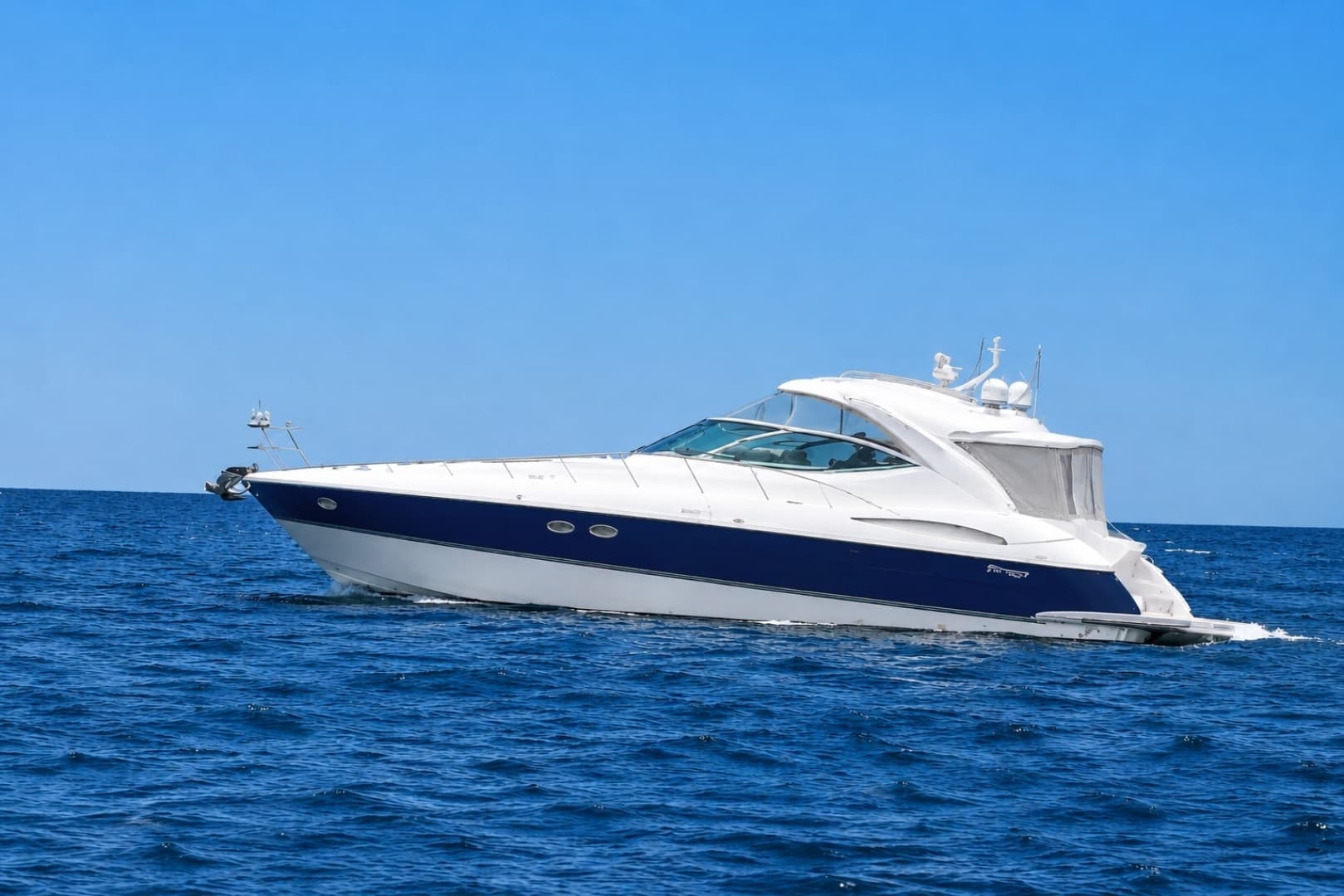 2007 Cruisers Yachts 520 EXPRESS - photo 1 of 18
