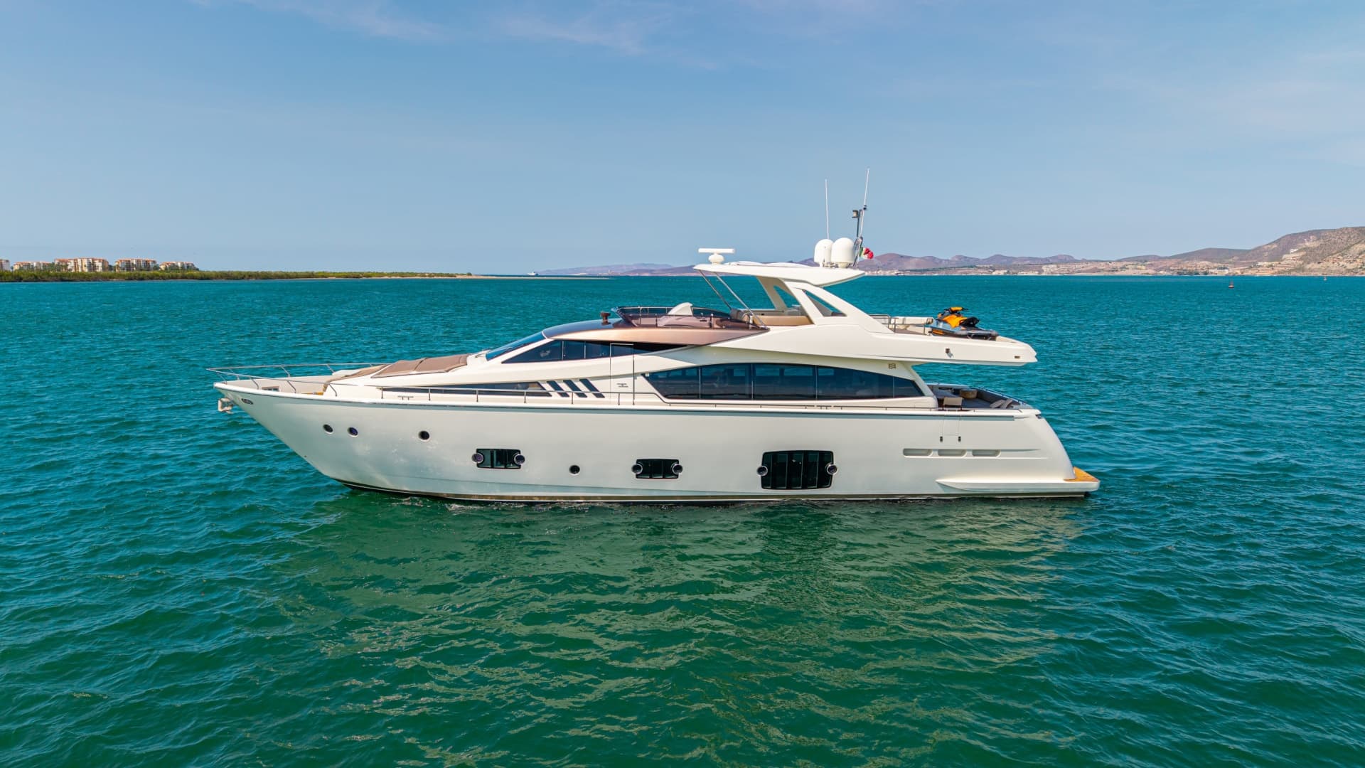 2013 Ferretti Yachts F800
