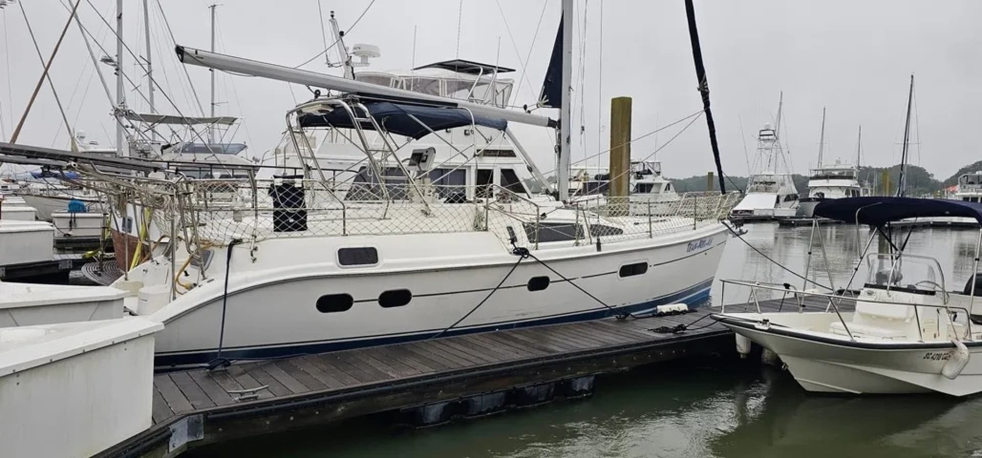 2002 Hunter 420 - photo 1 of 32