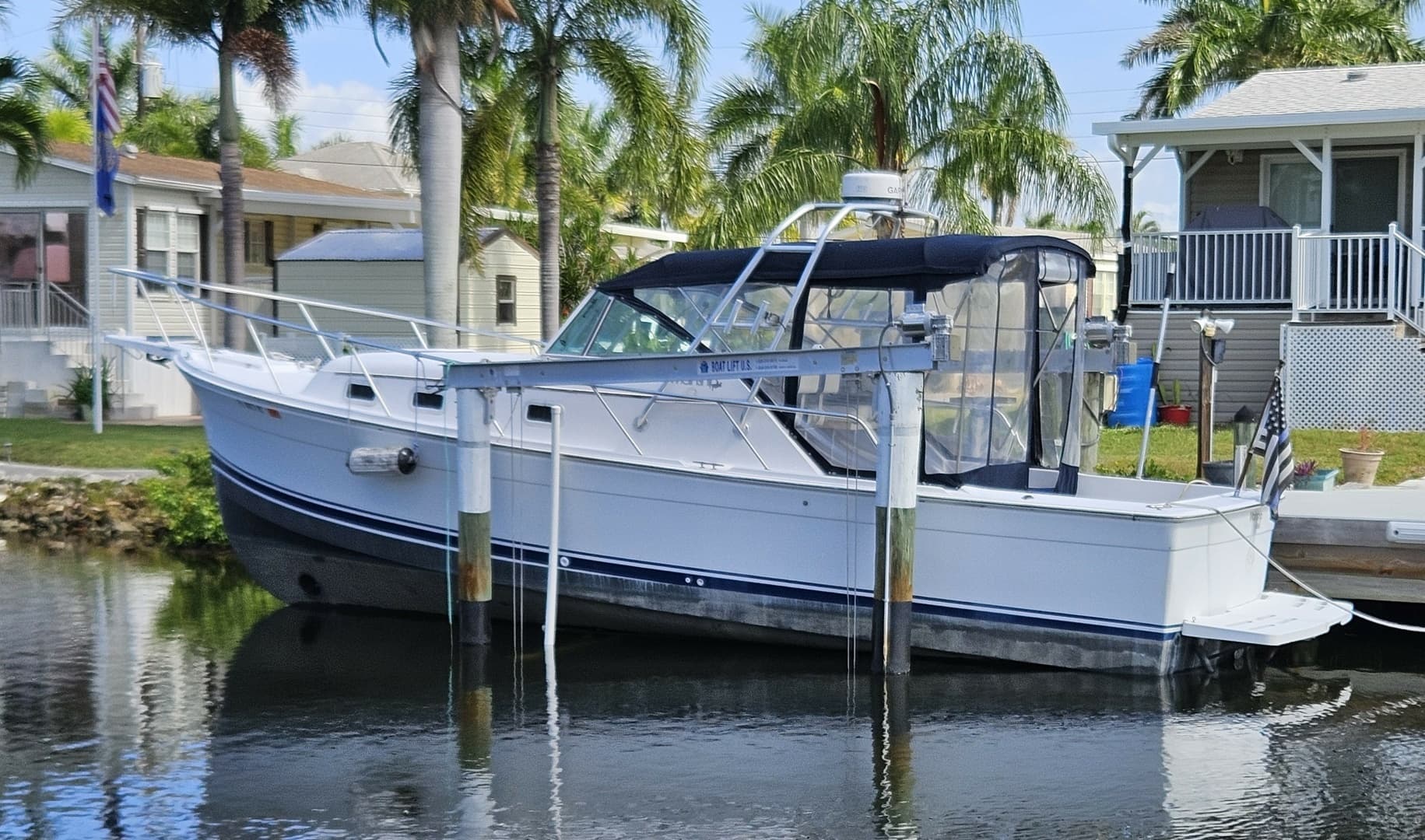 2000 Mainship Pilot 30 - photo 1 of 24