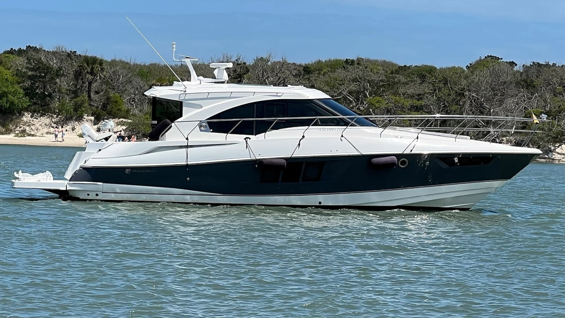 2018 Cruisers Yachts Cantius 45 - photo 1 of 76