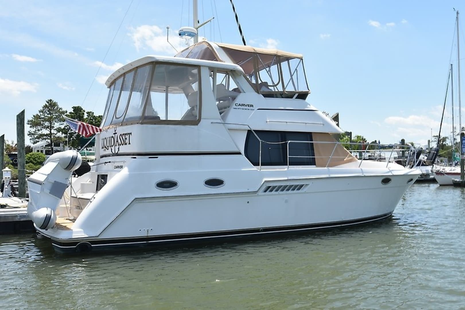 2001 Carver 356 Motoryacht - photo 1 of 63