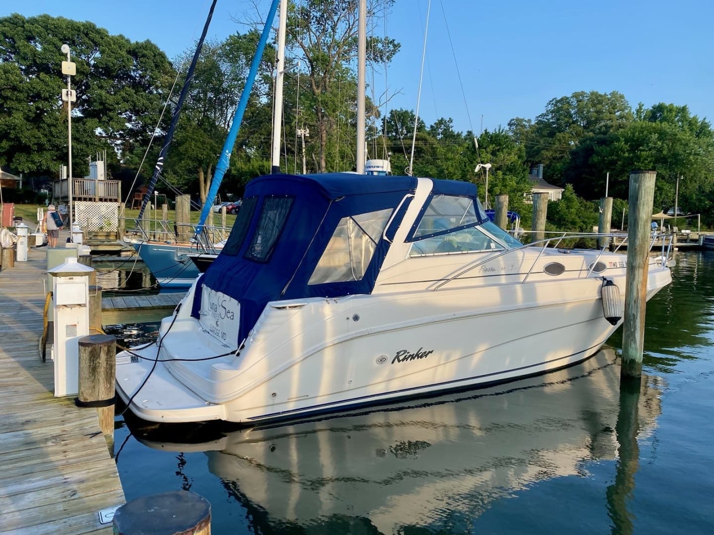 2000 Rinker 330 Fiesa Vee - photo 1 of 21