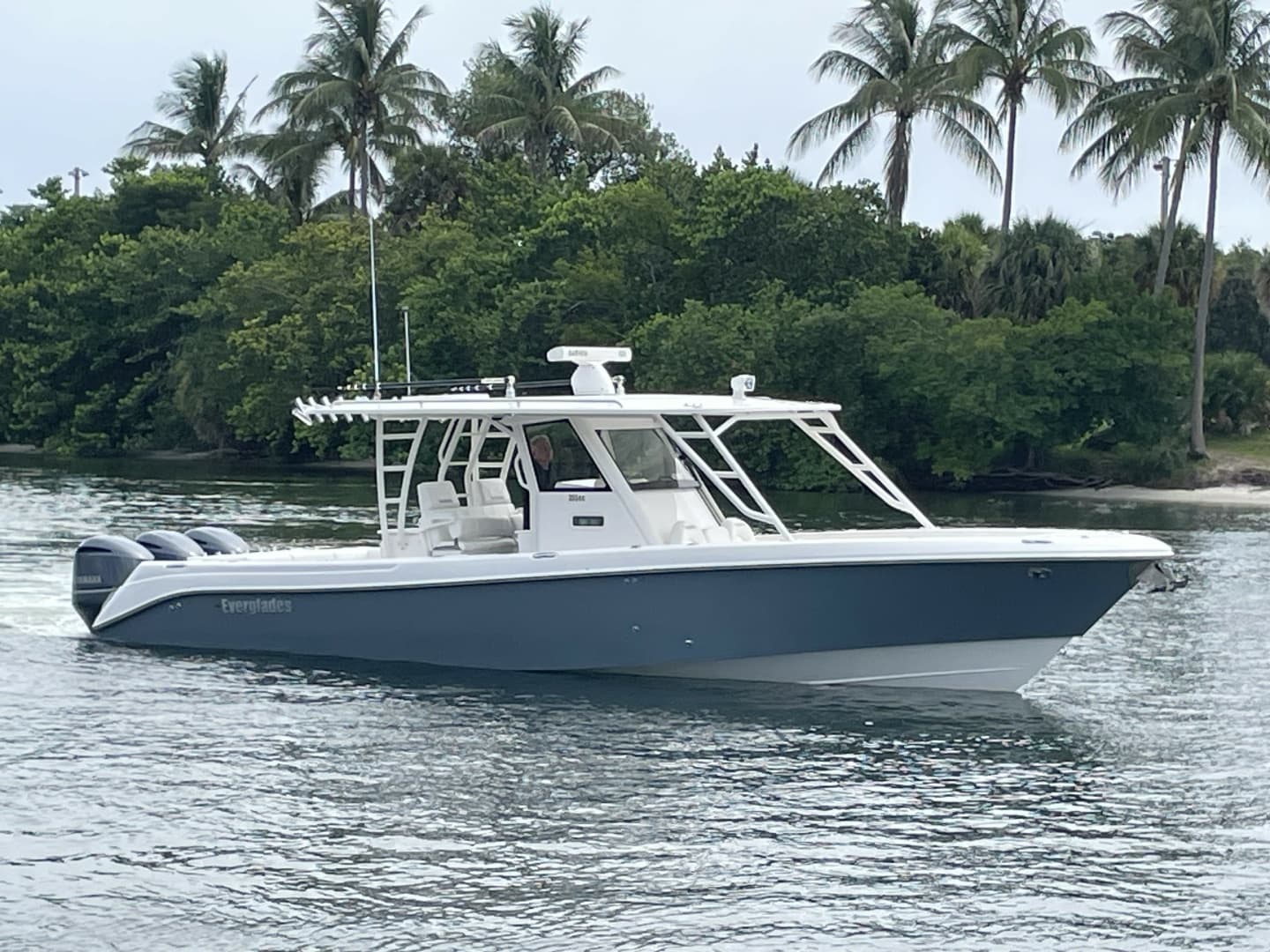 2015 Everglades 355CCX - photo 1 of 16
