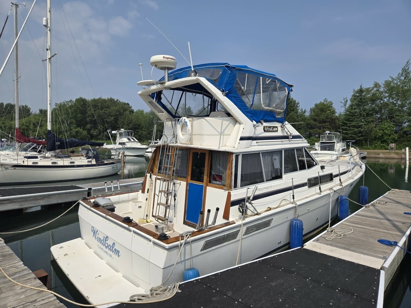 1986 Bayliner 3870 - photo 1 of 29