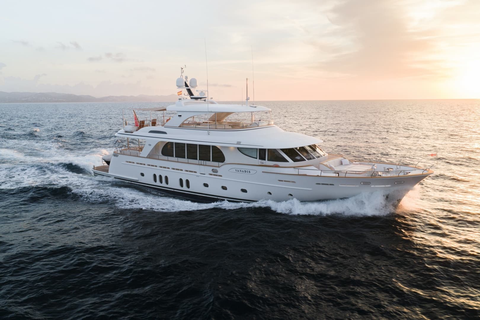 2019 Cerri Cantieri Navali Custom 31 Hybrid - photo 1 of 30