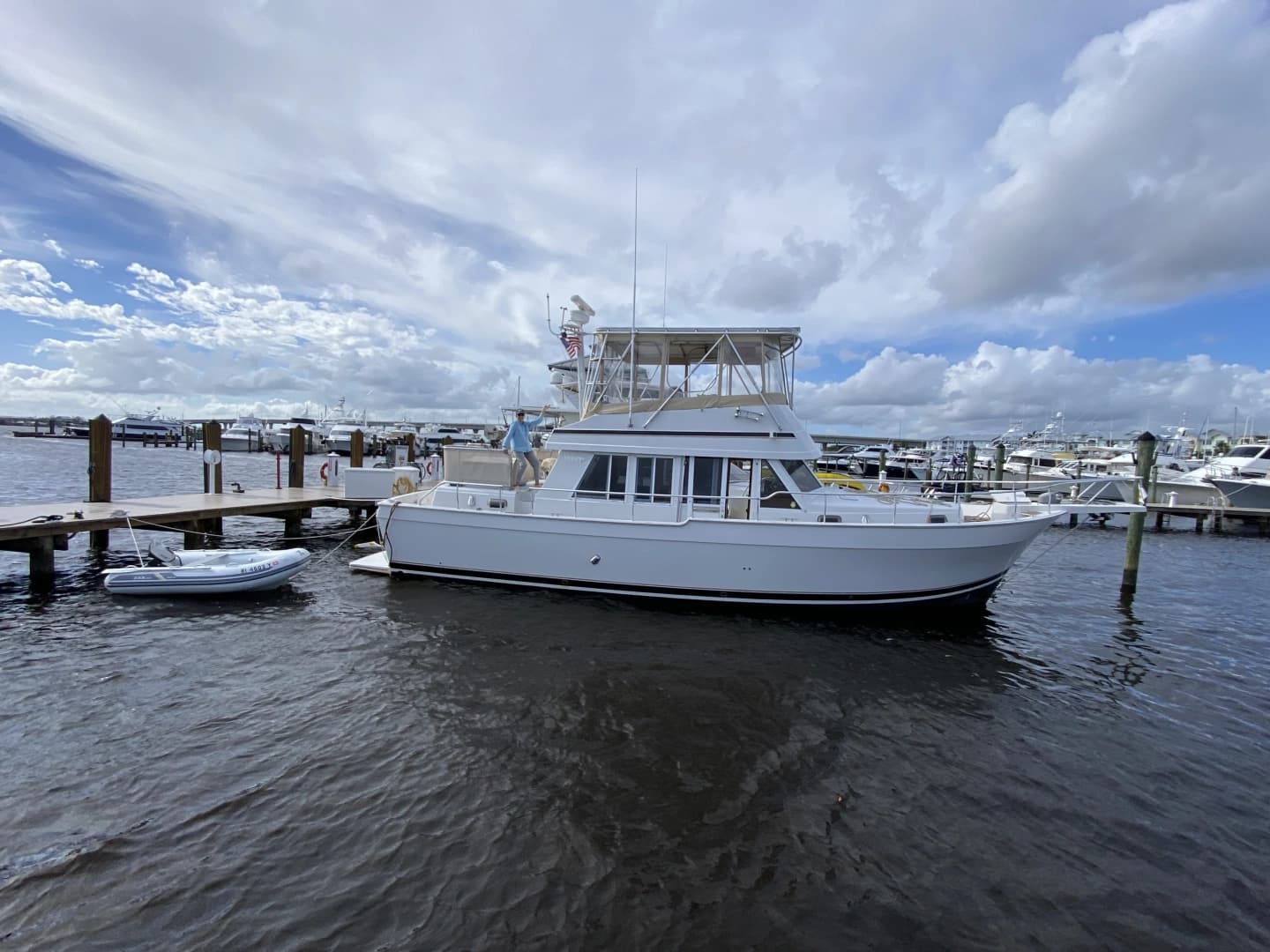 2000 Mainship 430 - photo 1 of 108