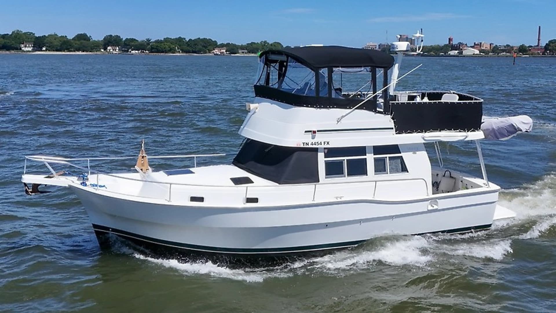 2000 Mainship 390 Trawler - photo 1 of 59