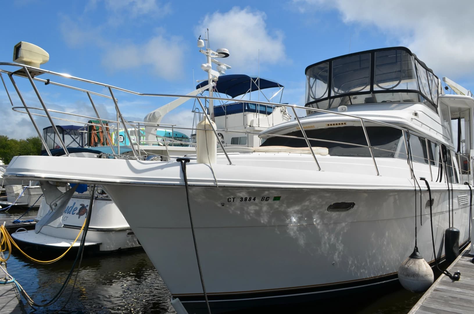 1996 Carver 440 Motor Yacht - photo 1 of 72