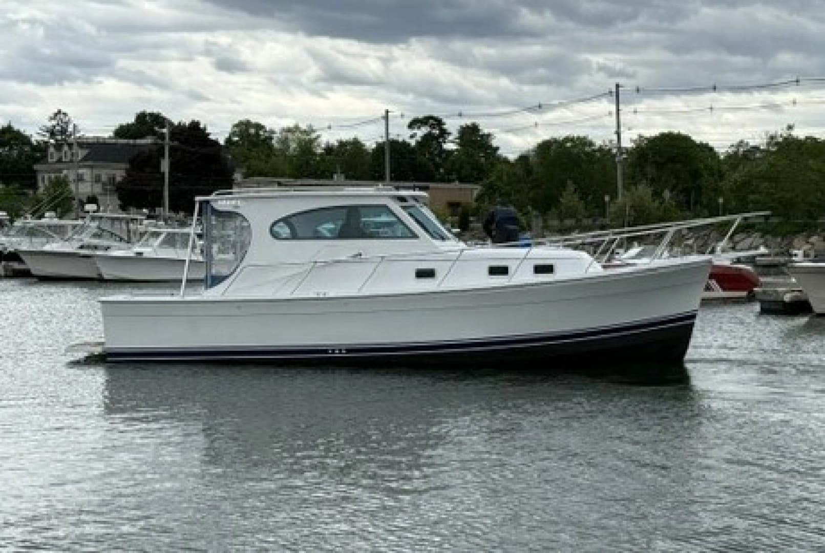 1999 Mainship Pilot Sedan - photo 1 of 38