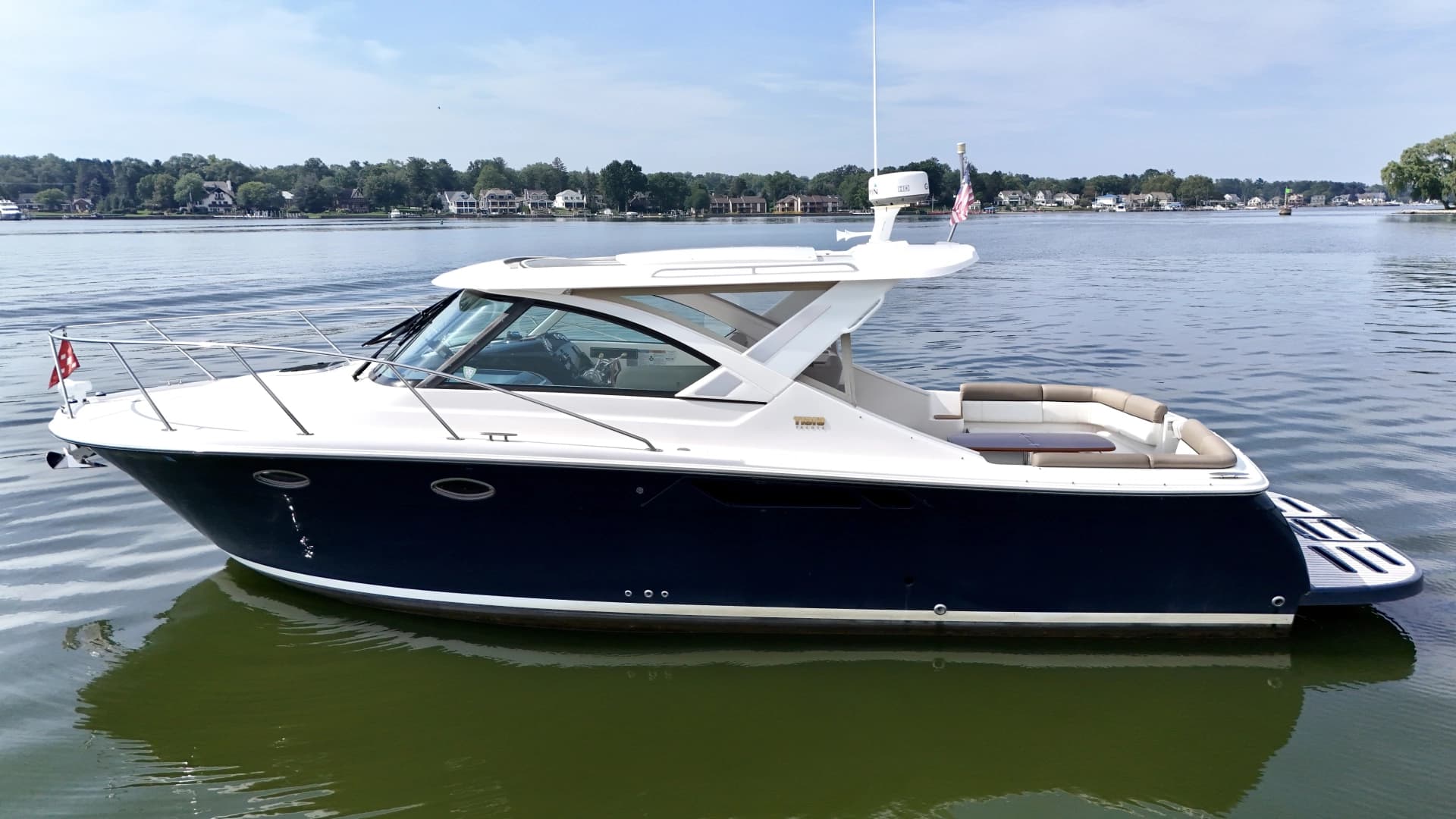2015 Tiara Yachts 3100 Coronet - photo 1 of 74