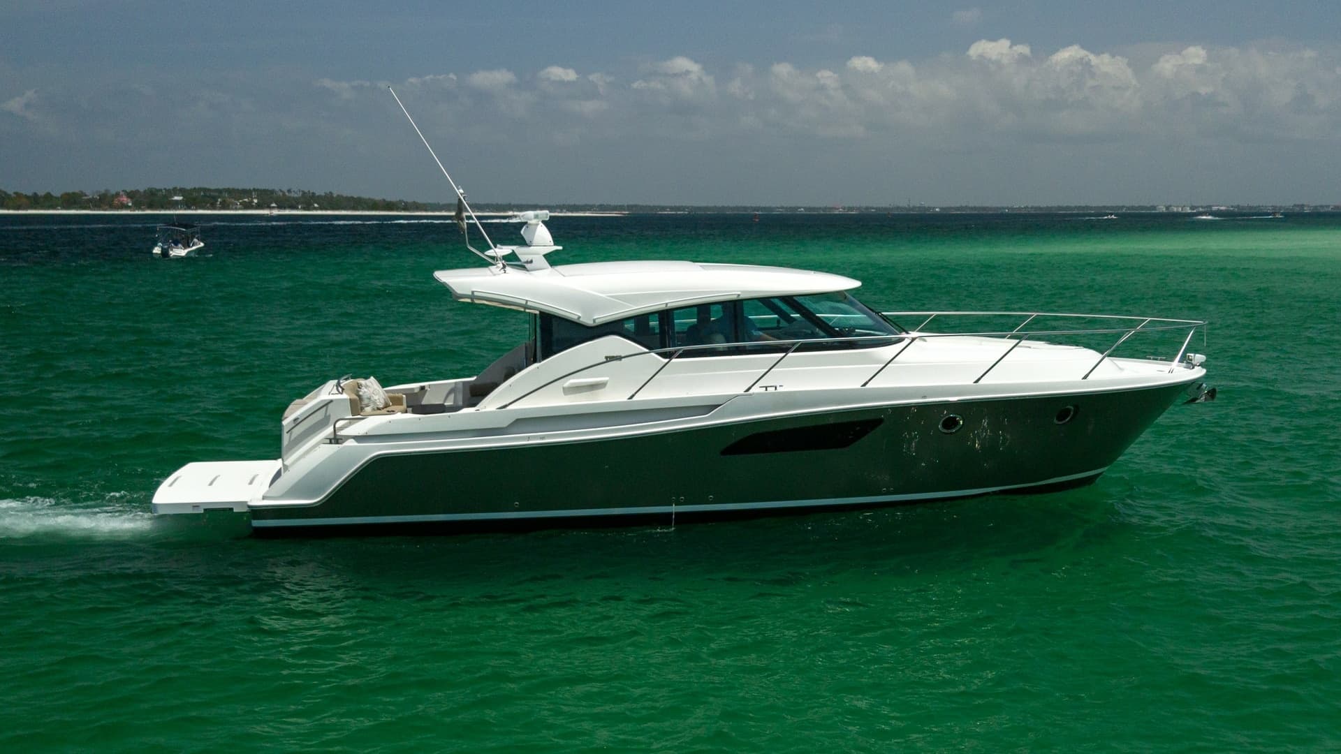2015 Tiara Yachts 44 Coupe