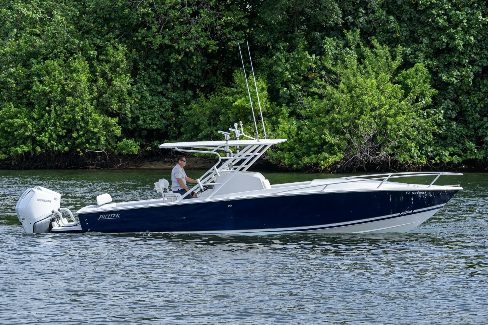 2003 Jupiter 31 Cuddy - photo 1 of 38