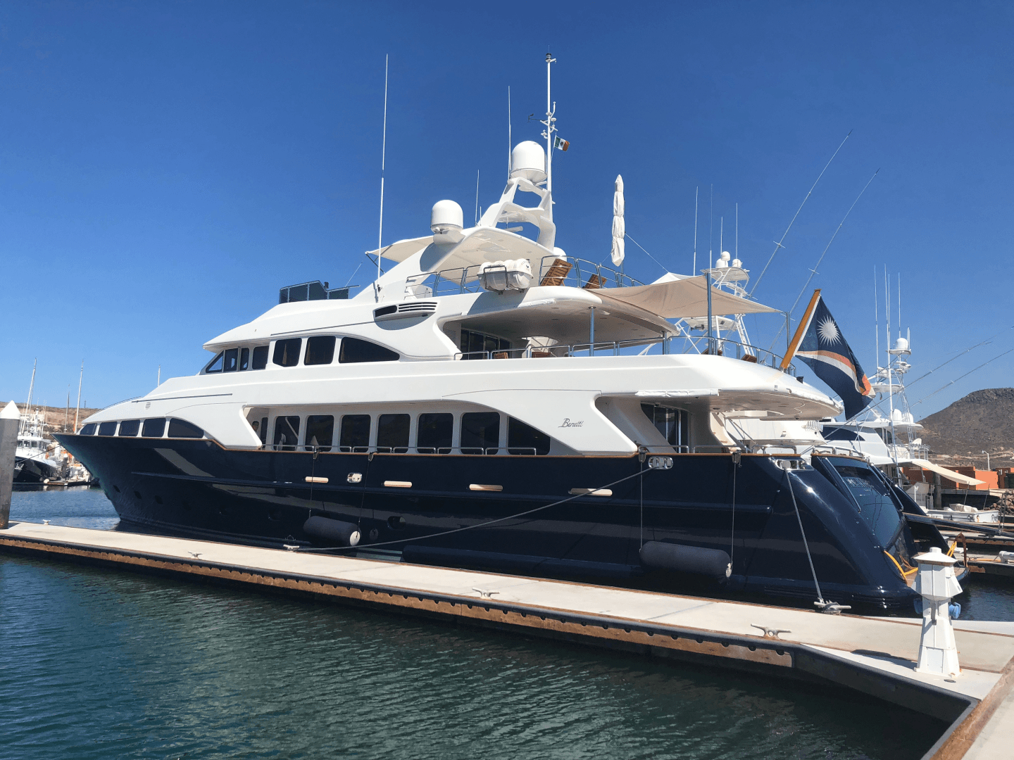 2004 Benetti Cockpit